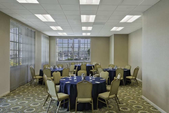 Imagen de los exteriores del Hotel Doubletree By Hilton San Pedro - Port Of Los Angeles. Foto 7