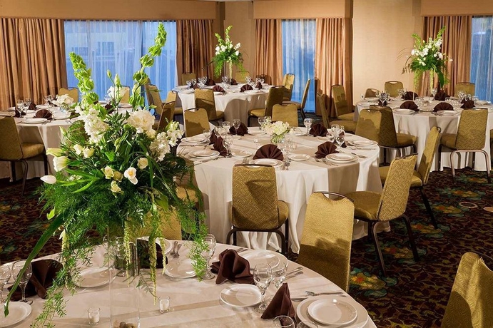 Imagen de los interiores del Hotel Doubletree By Hilton Santa Fe. Foto 9