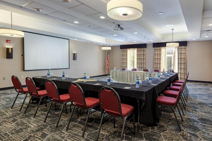 Imagen general del Hotel Doubletree By Hilton Savannah Airport. Foto 1