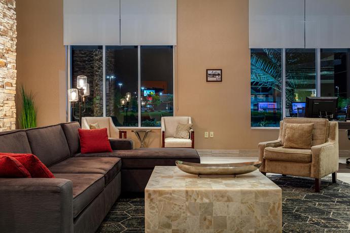 Imagen general del Hotel Doubletree By Hilton Savannah Airport. Foto 4