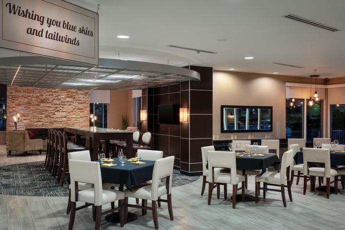 Imagen general del Hotel Doubletree By Hilton Savannah Airport. Foto 6
