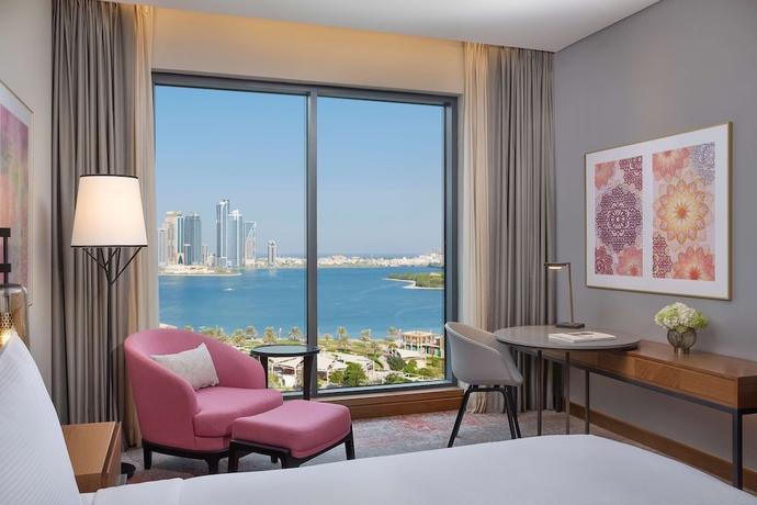 Imagen de la habitación del Hotel Doubletree By Hilton Sharjah Waterfront And Residences. Foto 11
