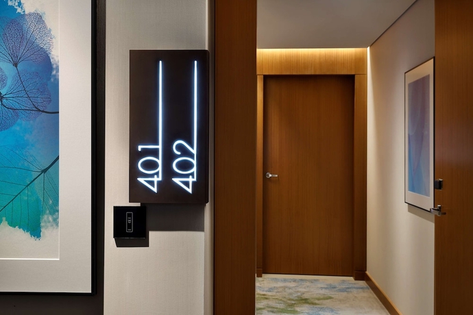 Imagen de la habitación del Hotel Doubletree By Hilton Sharjah Waterfront And Residences. Foto 12