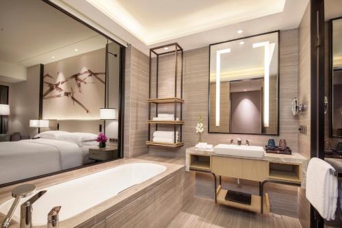 Imagen general del Hotel Doubletree By Hilton Shenzhen Longhua. Foto 3