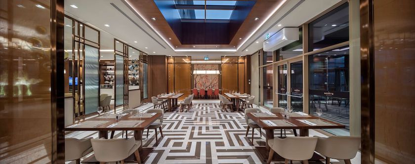 Imagen de los interiores del Hotel Doubletree By Hilton Skopje. Foto 15