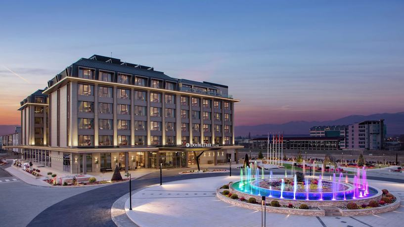 Imagen general del Hotel Doubletree By Hilton Skopje. Foto 1