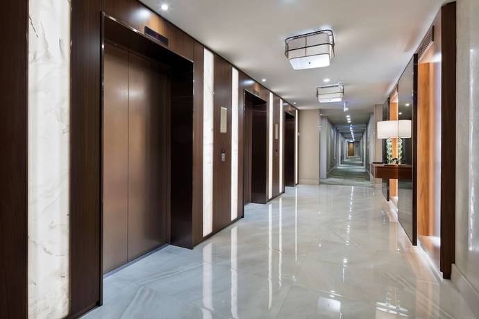 Imagen de los interiores del Hotel Doubletree By Hilton Skopje. Foto 17
