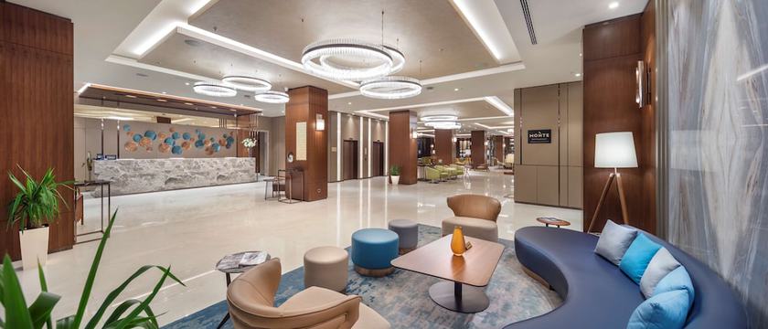 Imagen de los interiores del Hotel Doubletree By Hilton Skopje. Foto 18