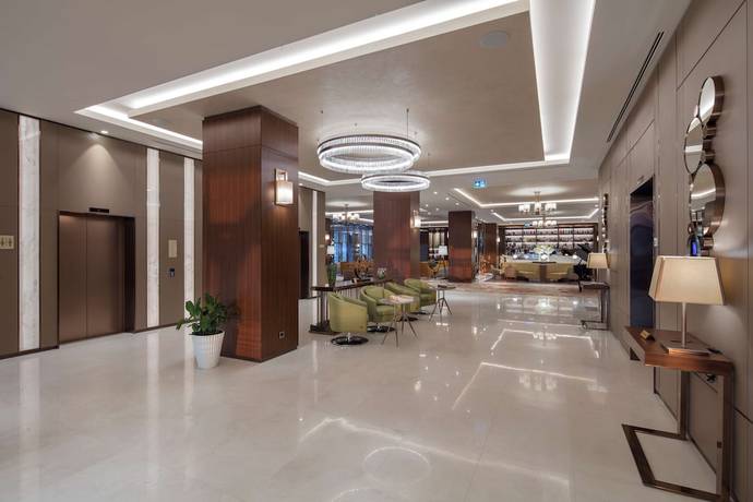 Imagen de los interiores del Hotel Doubletree By Hilton Skopje. Foto 20