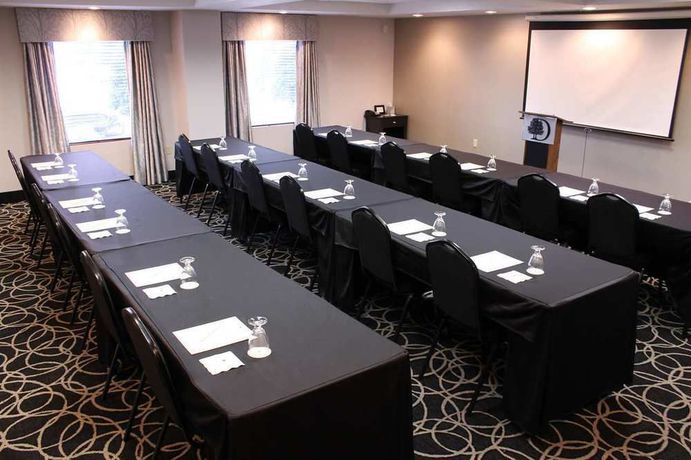 Imagen de los interiores del Hotel Doubletree By Hilton Springdale. Foto 7
