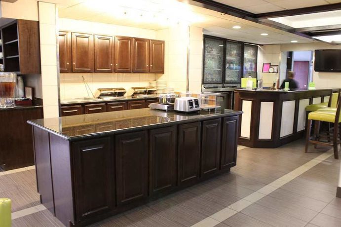Imagen de los interiores del Hotel Doubletree By Hilton Springdale. Foto 8