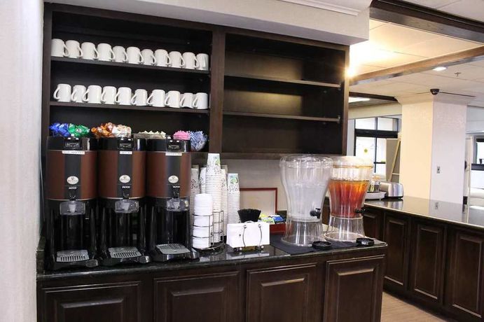 Imagen de los interiores del Hotel Doubletree By Hilton Springdale. Foto 9