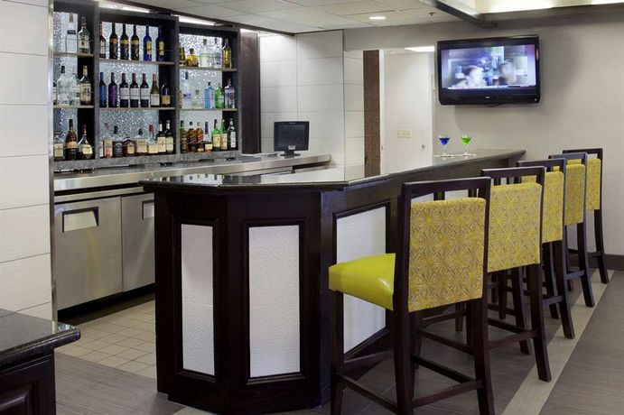 Imagen de los interiores del Hotel Doubletree By Hilton Springdale. Foto 12