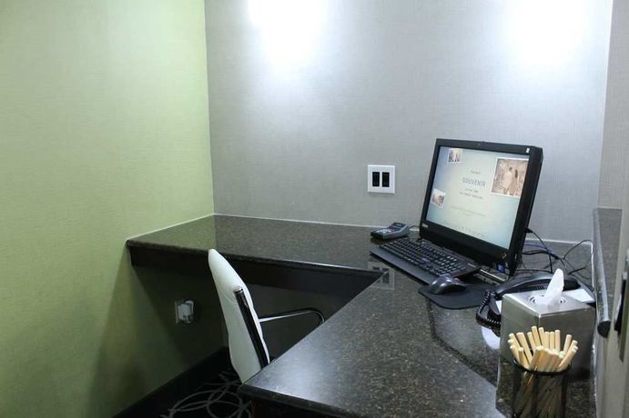Imagen del bar/restaurante del Hotel Doubletree By Hilton Springdale. Foto 3