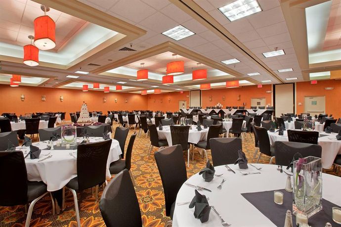 Imagen de los interiores del Hotel Doubletree By Hilton Springfield. Foto 12