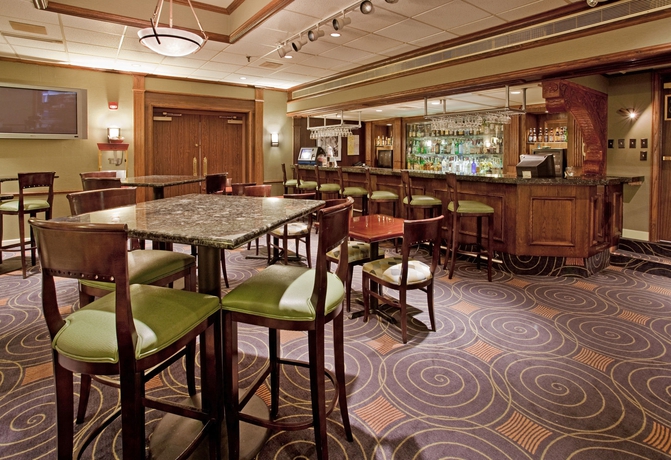Imagen de los interiores del Hotel Doubletree By Hilton St. Louis Airport. Foto 12