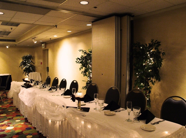 Imagen de los interiores del Hotel Doubletree By Hilton St. Louis Airport. Foto 15