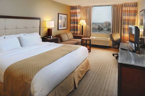 Imagen de la habitación del Hotel Doubletree By Hilton St. Louis At Westport. Foto 3