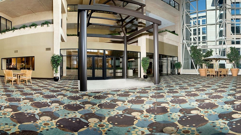 Imagen de los interiores del Hotel Doubletree By Hilton St. Paul Downtown. Foto 8