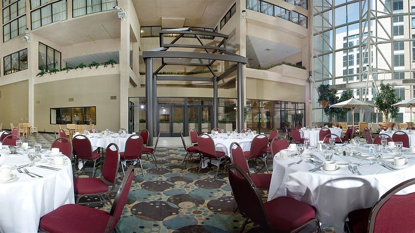 Imagen de los interiores del Hotel Doubletree By Hilton St. Paul Downtown. Foto 14