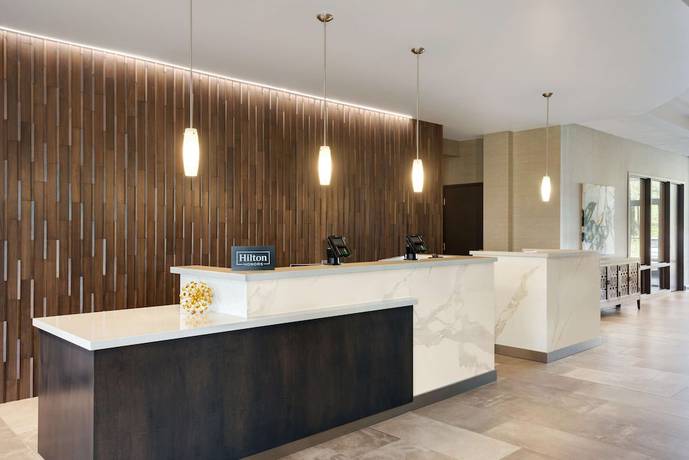 Imagen de los interiores del Hotel Doubletree By Hilton St. Paul East. Foto 17