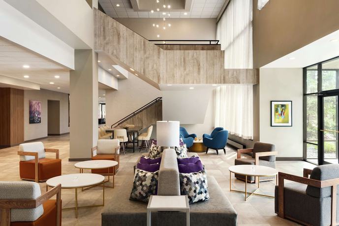 Imagen de los interiores del Hotel Doubletree By Hilton St. Paul East. Foto 20