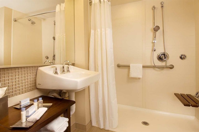 Imagen de la habitación del Hotel Doubletree By Hilton Sterling - Dulles Airport. Foto 7