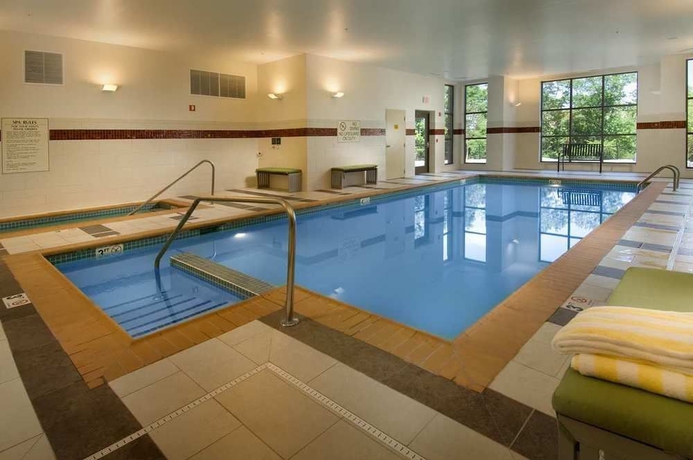 Imagen de la piscina del Hotel Doubletree By Hilton Sterling - Dulles Airport. Foto 16