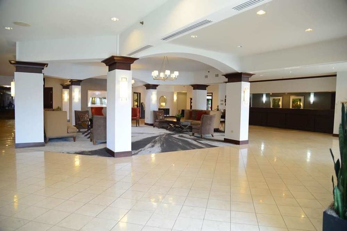 Imagen de los interiores del Hotel Doubletree By Hilton Syracuse. Foto 8