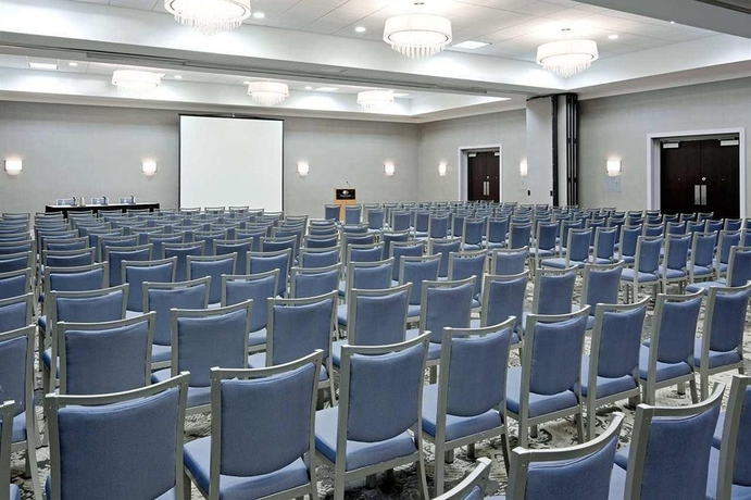 Imagen de los interiores del Hotel Doubletree By Hilton Syracuse. Foto 12