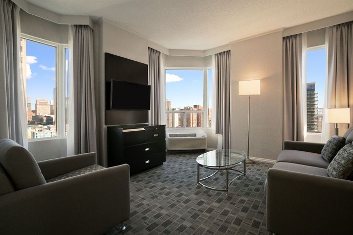 Imagen de los interiores del Hotel Doubletree By Hilton Toronto Downtown. Foto 14