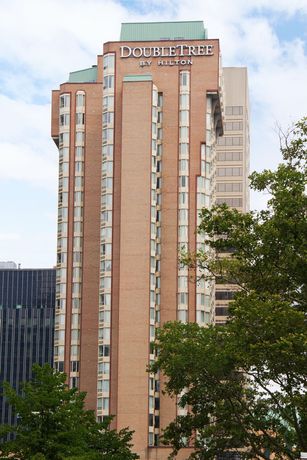 Imagen de los exteriores del Hotel Doubletree By Hilton Toronto Downtown. Foto 9
