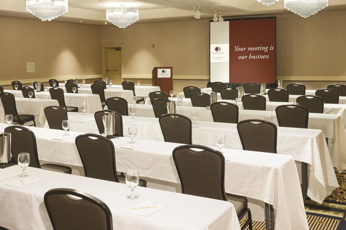 Imagen de los interiores del Hotel Doubletree By Hilton Tulsa Downtown. Foto 5