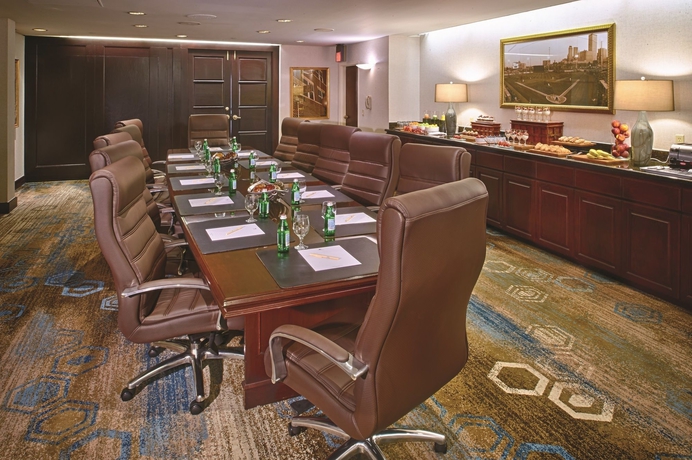 Imagen de los interiores del Hotel Doubletree By Hilton Tulsa Downtown. Foto 8