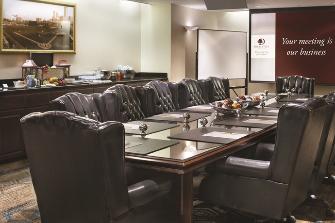 Imagen de los interiores del Hotel Doubletree By Hilton Tulsa Downtown. Foto 11