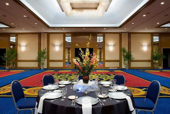 Imagen de los interiores del Hotel Doubletree By Hilton Tulsa - Warren Place. Foto 10