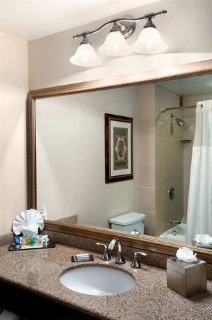 Imagen de los interiores del Hotel Doubletree By Hilton Tulsa - Warren Place. Foto 11