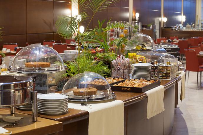 Imagen del bar/restaurante del Hotel Doubletree By Hilton Turin Lingotto. Foto 7