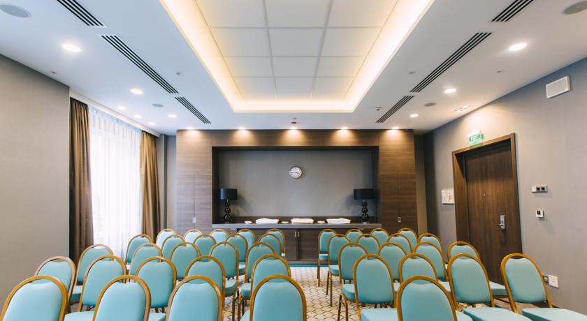 Imagen de los interiores del Hotel Doubletree By Hilton Tyumen. Foto 9