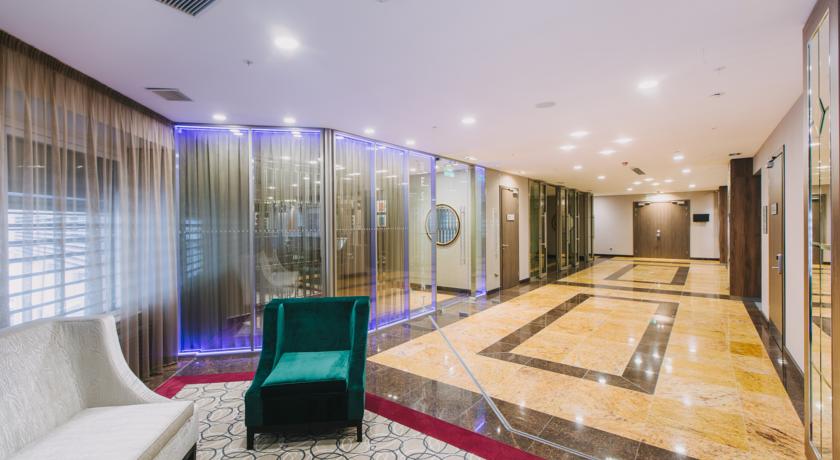 Imagen de los interiores del Hotel Doubletree By Hilton Tyumen. Foto 10