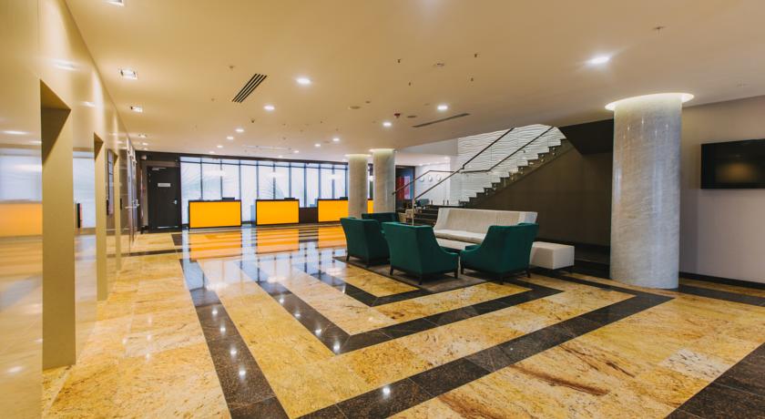 Imagen de los interiores del Hotel Doubletree By Hilton Tyumen. Foto 11