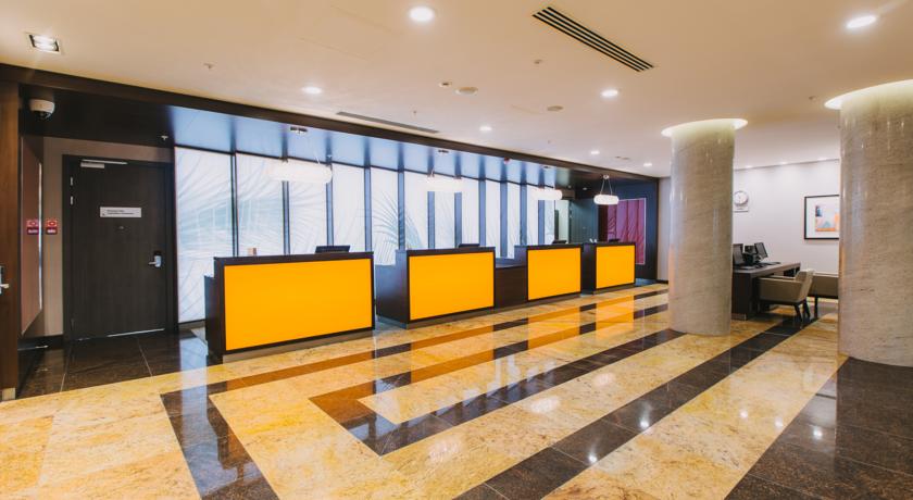 Imagen de los interiores del Hotel Doubletree By Hilton Tyumen. Foto 12