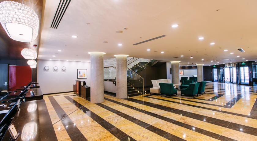 Imagen de los interiores del Hotel Doubletree By Hilton Tyumen. Foto 13