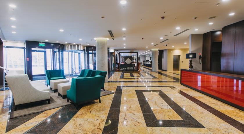 Imagen de los interiores del Hotel Doubletree By Hilton Tyumen. Foto 14
