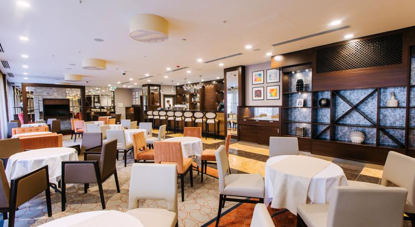 Imagen del bar/restaurante del Hotel Doubletree By Hilton Tyumen. Foto 3