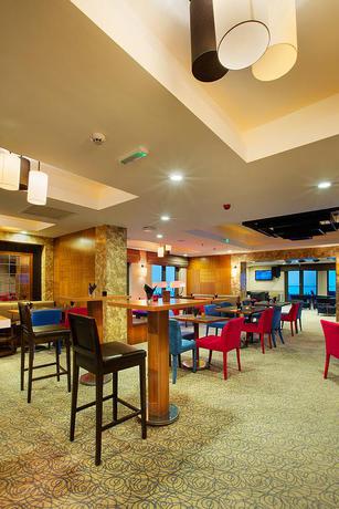 Imagen del bar/restaurante del Hotel Doubletree By Hilton Van. Foto 3