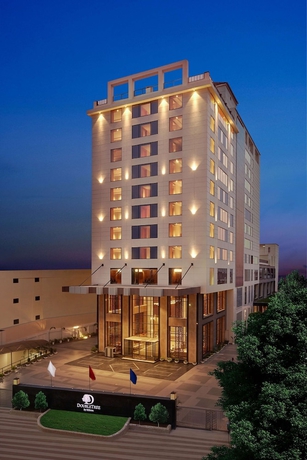 Imagen general del Hotel Doubletree By Hilton Varanasi. Foto 1