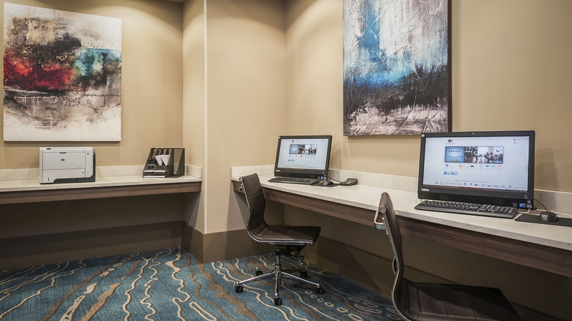 Imagen de los interiores del Hotel Doubletree By Hilton West Palm Beach Airport. Foto 13