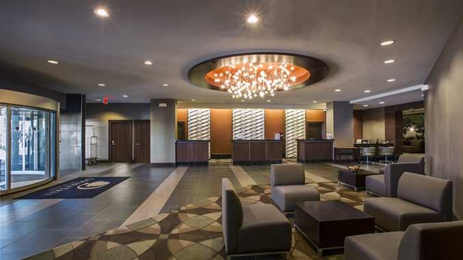 Imagen de los interiores del Hotel Doubletree By Hilton Wichita Airport. Foto 4