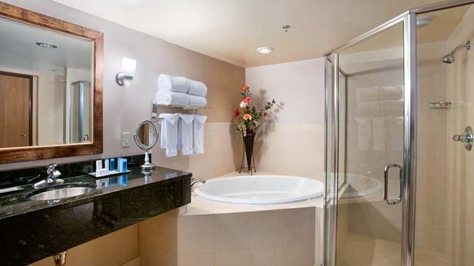 Imagen de la habitación del Hotel Doubletree By Hilton Wichita Airport. Foto 3